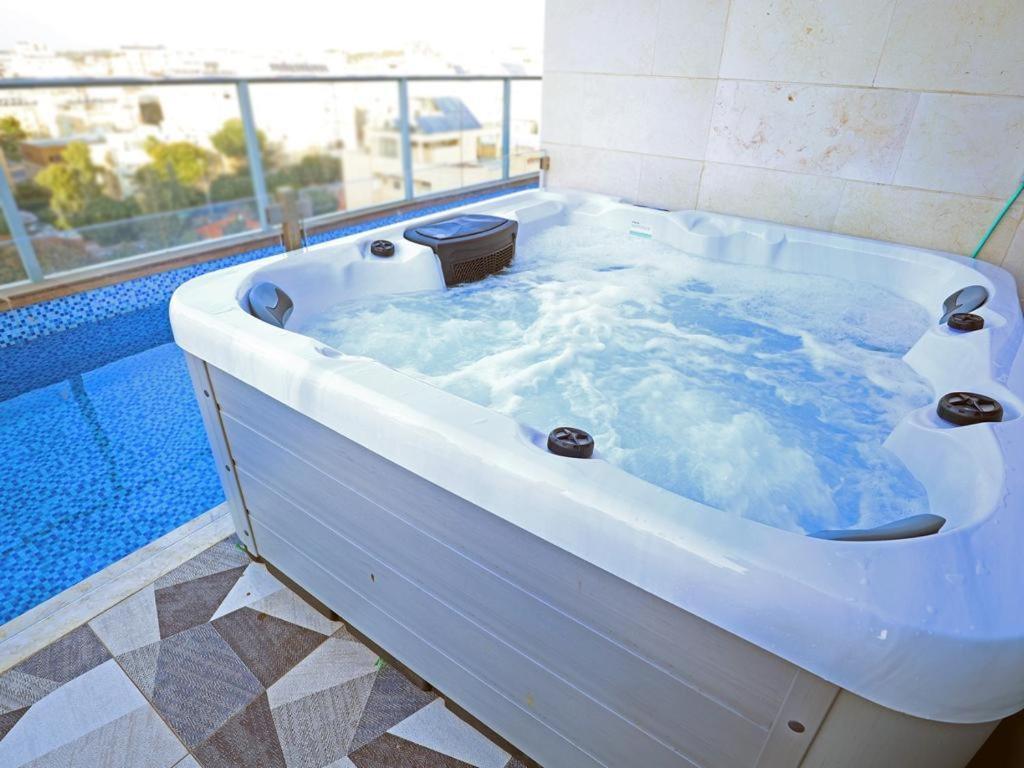 Luxury Rooftop Apartment In Netanya Eksteriør bilde